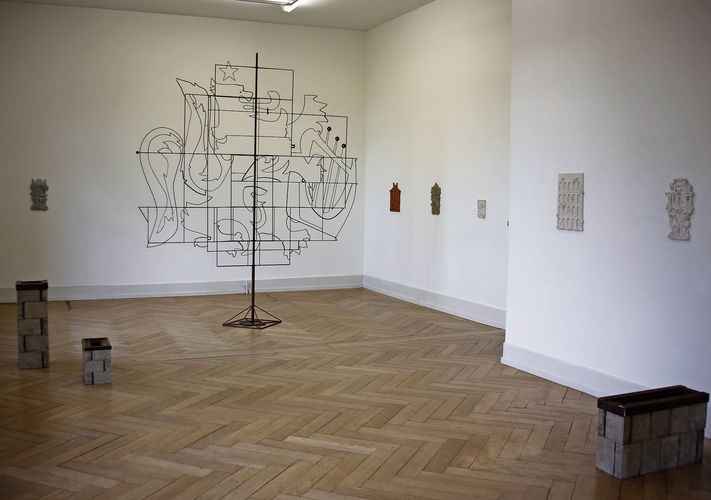 Die Skulptur «Antèna 1» präsentiert sich imposant in Saal 4. 