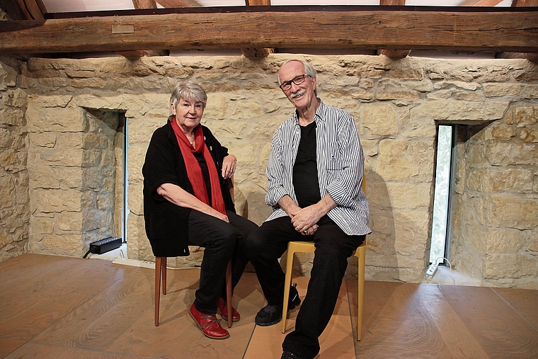 Esther und Werner Leupin auf der Kulturscheune-Bühne.Foto: M. Schaffner