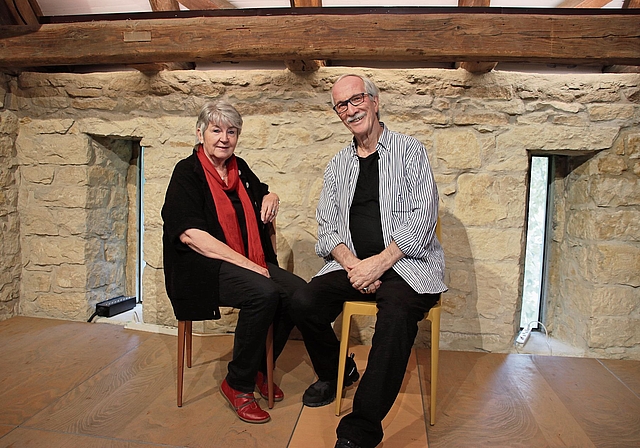 Esther und Werner Leupin auf der Kulturscheune-Bühne.Foto: M. Schaffner