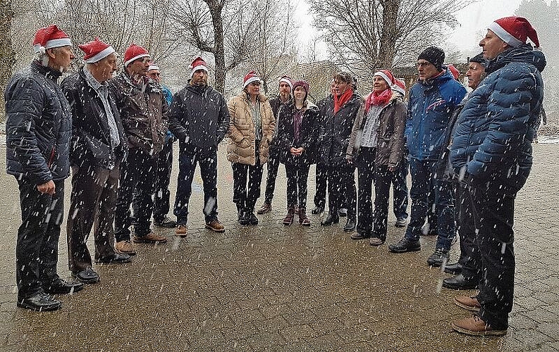 Der Jodlerklub Bretzwil sang sich mit dem herrlichen Glogge-Jodel in die Herzen der Weihnachtsmarktbesucher.Fotos: U. Roth