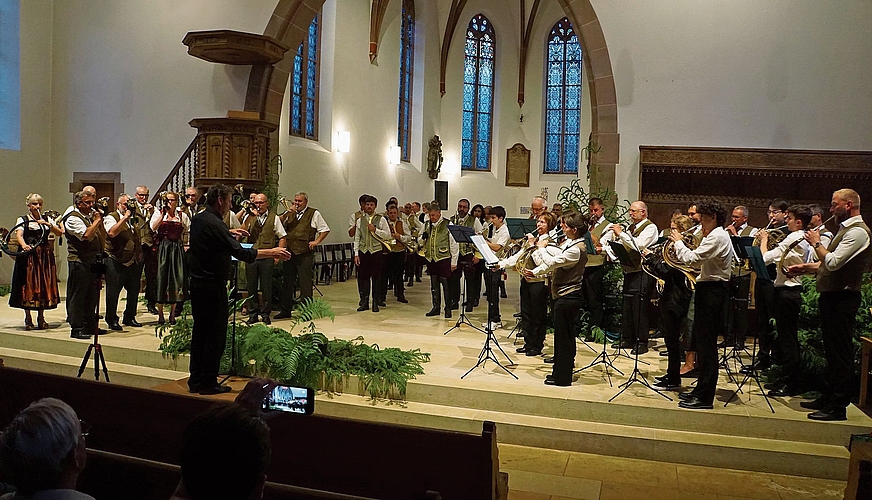 Das Gesamtspiel lässt die Kirche beben. 