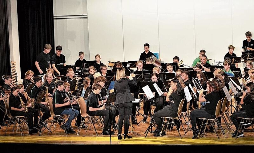 Das grosse Schlussorchester begeisterte mit dynamischen Performances.