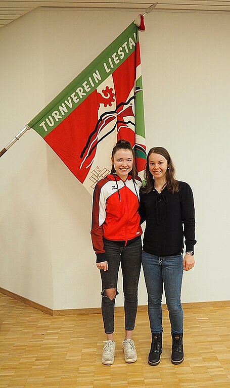 Schweizer Meisterinnen vom TV Liestal: Céline Thür (links), Gymnastik und Cheyenne Rechsteiner, Rhönrad. Fehlend: Jasmine Häring, Rhönrad. Foto: ZVG