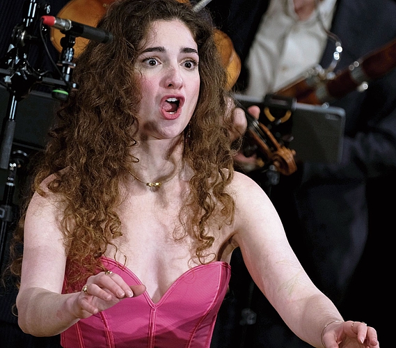 Trauer, Wut, Verzweiflung und Eifersucht: Shira Patchornik gestaltet ihre Figuren gestisch und mimisch. Fotos: T. Brunnschweiler