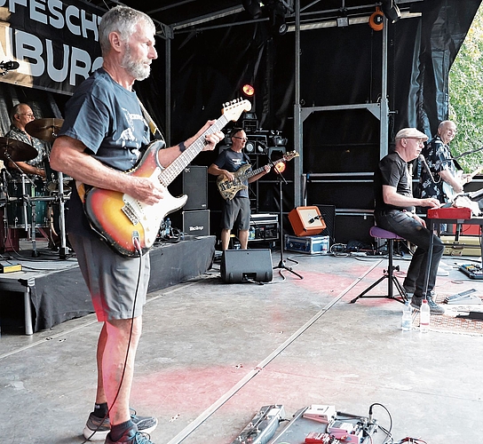 Rockiger Blues von Simply Blues Gang. Rockiger Blues von Simply Blues Gang.