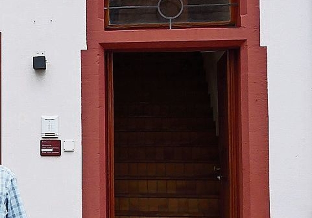 Ernst Thommen erzählt die Geschichte des Museums.Fotos: B. Eglin
