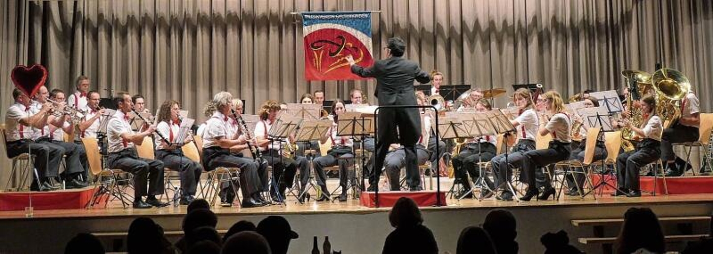 Unter dem dynamischen Dirigat von Takashi Sugimoto steigerte sich der Musikverein zu Höchstleistungen. Fotos: U. Handschin