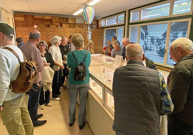 Die Vernissage war gut besucht. Fotos: W. Wenger