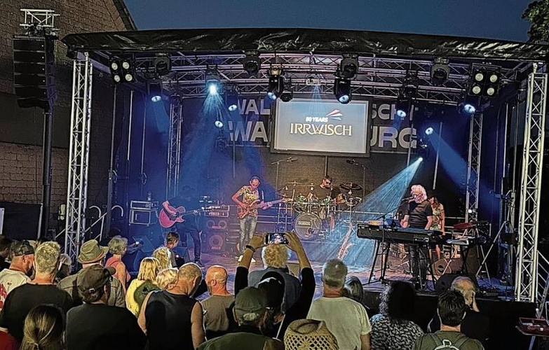 7. Waldweidfescht mit dem Konzert von Irrwisch als Höhepunkt. Fotos: M. Stöcklin