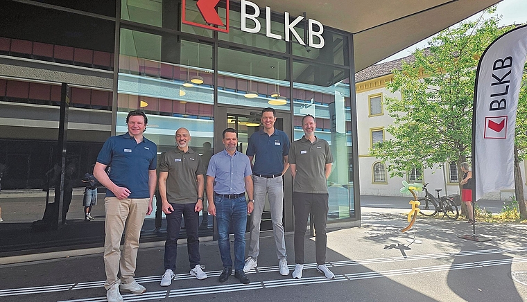 Matthias Kottmann, Leiter Geschäftsbereich Private Vermögens- und Finanzberatung, Patrick Tschudin, Leiter Geschäftsbereich Unternehmenskundenberatung, Daniel Spinnler, Stadtpräsident Liestal, Christoph Schär, Stv. CEO, Beat von Allmen, Regional