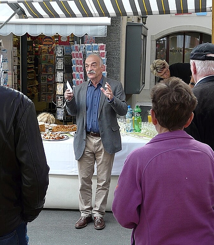 Stadtrat Franz Kaufmann eröffnet den Tag der offenen Tür.
