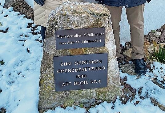 Gemeindepräsidentin Andrea Kaufmann mit Stephan Schneider, einem der «treibenden Kräfte» hinter dem nunmehr erfolgreich abgeschlossenen Projekt. Foto: W. Wenger