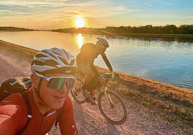Am ersten Tag war es wunderschön auf dem Rheindamm. 