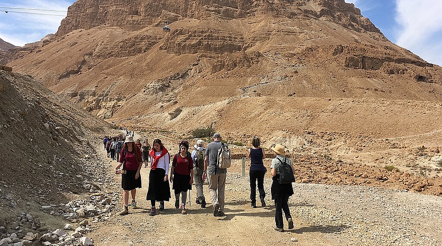 Aufstieg auf die Felsenfestung von Masada. Foto: ZVG