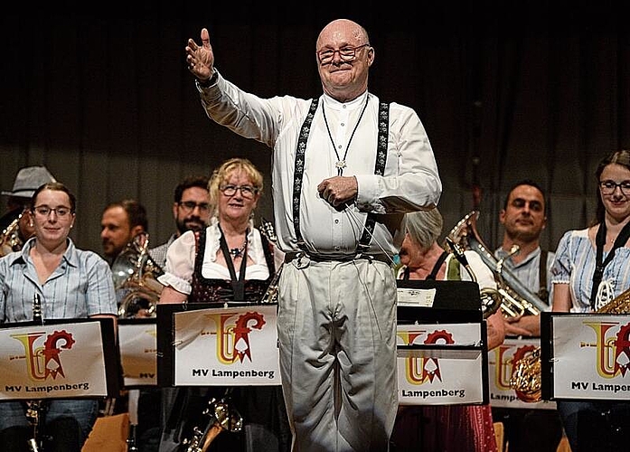 Er kann mit dem Auftritt seines Orchesters wirklich zufrieden sein, Dirigent Markus Moser. Fotos: e. gysin