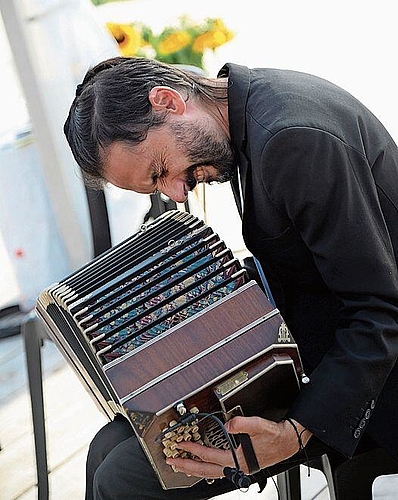 Michael Zisman, der Meiser des Bandoneon, spielte auch Tangos.