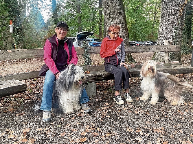 Die beiden Organisatorinnen, natürlich mit Hunden: Nathalie Jäggin aus Hölstein (l.) und Uschi Asmus (Zunzgen).