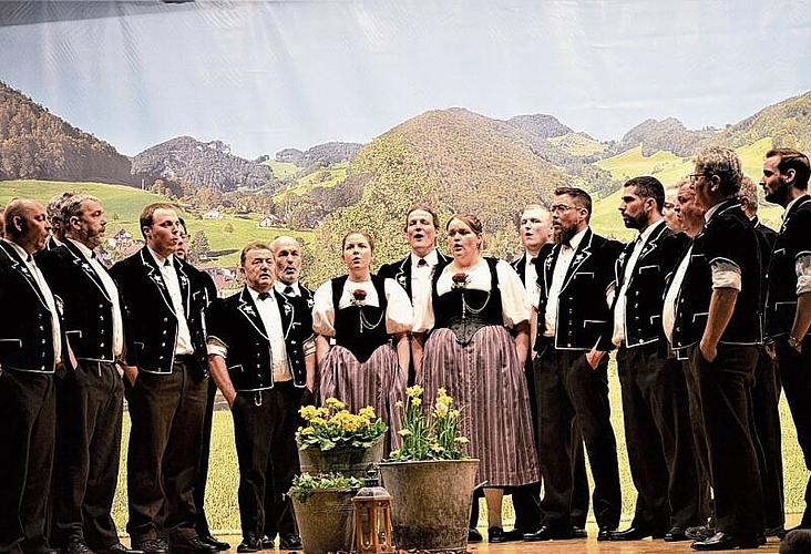 Der Jodlerklub Oberer Hauenstein nahm das Publikum sofort mit auf die Jodelreise.
