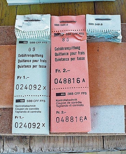 Alte Billette standen zum Kauf bereit.
