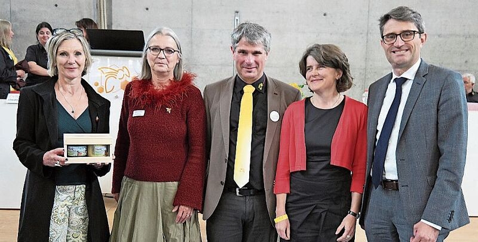 Ständerätin Maya Graf, Manuela Plattner, Präsidentin des Bienenzüchterverbands beider Basel; Mathias Götti Limacher, Präsident BienenSchweiz; Regierungsrätin Kathrin Schweizer, Sicherheitsdirektorin Kanton Baselland und Regierungsrat Lukas Engelberger, Gesundheitsdirektor Basel-Stadt.Fotos: E. Gysin