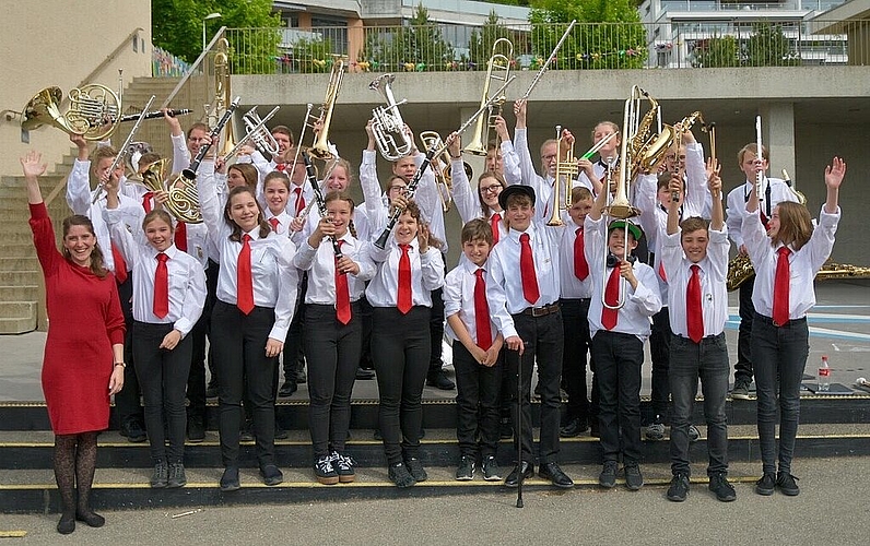 Gruppenfoto mit der Jugendmusik Gelterkinden/Ormalingen. Fotos: zVg
