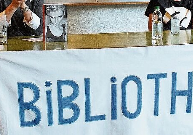 Seraina Degen und Bettina Schelker beantworten Fragen aus dem Publikum.
