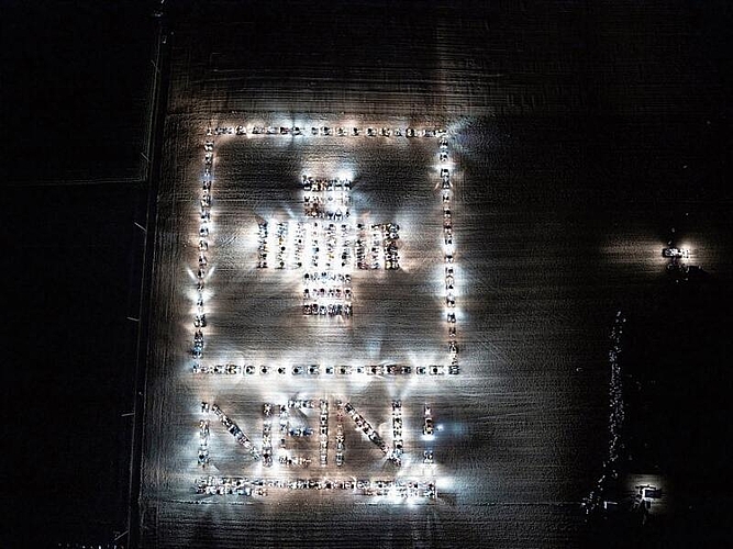 So präsentierte sich das Lichterspektakel von oben, mit einer Drohne aufgenommen.  Foto: zvg