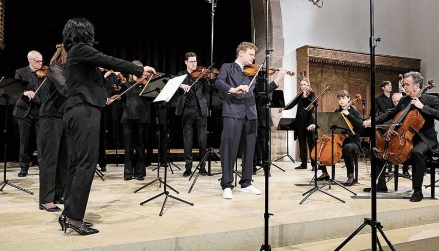 Brillanter Klangkörper: Münchener Kammerorchester und Sebastian Bohren (Sologeige).
