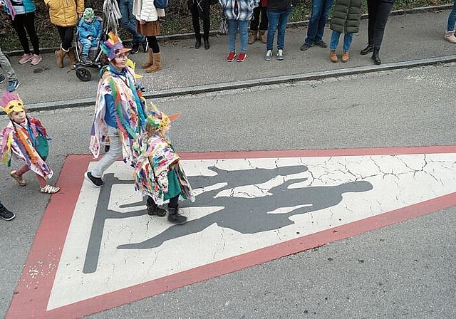 Für manche Kinder war die Umzugsroute auch der Schulweg.