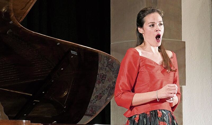 Sopranistin Regula Mühlemann verzauberte das Publikum in der Stadtkirche Liestal mit ihrer glockenreinen Stimme.
