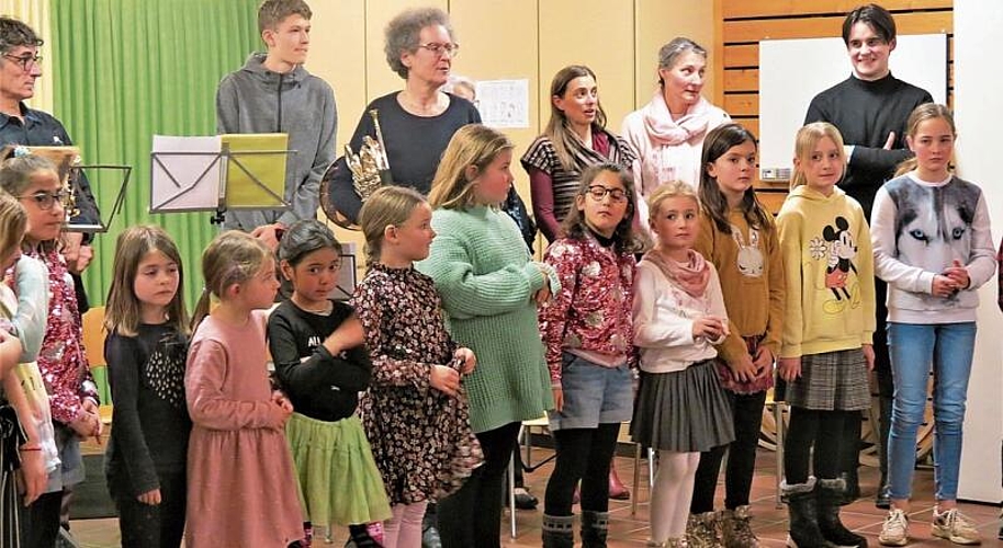 Es war ein Konzert mit gelungenem Zusammenspiel zwischen Lehrerschaft und Kindern.
