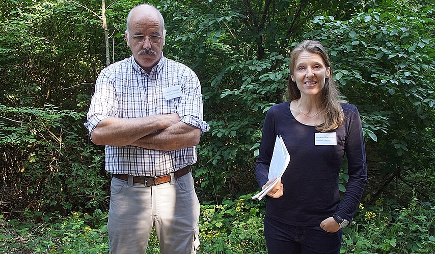 Isabelle Glanzmann, Projektleiterin Ameisenzeit, und Revierförster Andreas Freivogel.
