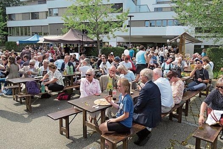 Das Jubiläumsfest stiess auf 
         
         
            grosses Interesse.