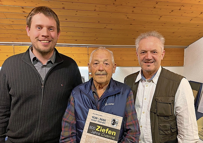 Gemeinderat Christoph Koch, Autor Franz Stohler und Fotograf Dominik Stohler (v. l.).