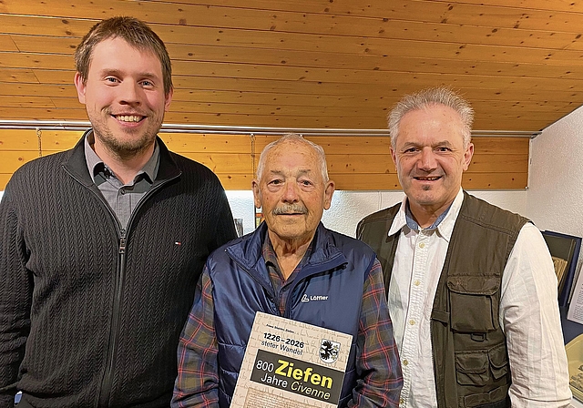 Gemeinderat Christoph Koch, Autor Franz Stohler und Fotograf Dominik Stohler (v. l.).