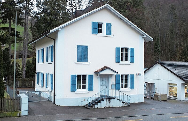 Ein zentrales Gebäude, der Polizeiposten am Bahnhof Waldenburg, ist Geschichte. Ebenso der Verkaufsladen (Kiosk) am rechten Bildrand.
