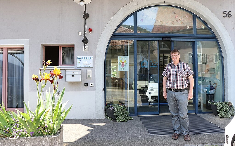 Geschäftsführer Beat Thommen vor dem Räbhof: Am Fest vom 21.Juni öffnet die Institution ihre Türen. Fotos: M. Schaffner
