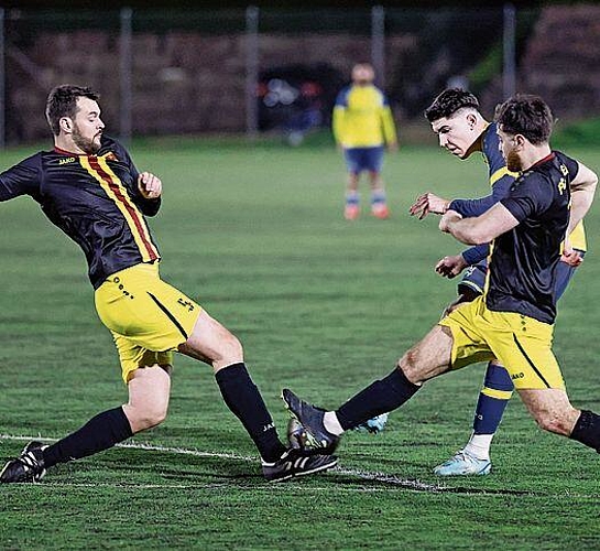 Kein Durchkommen für den FC Oberdorf.