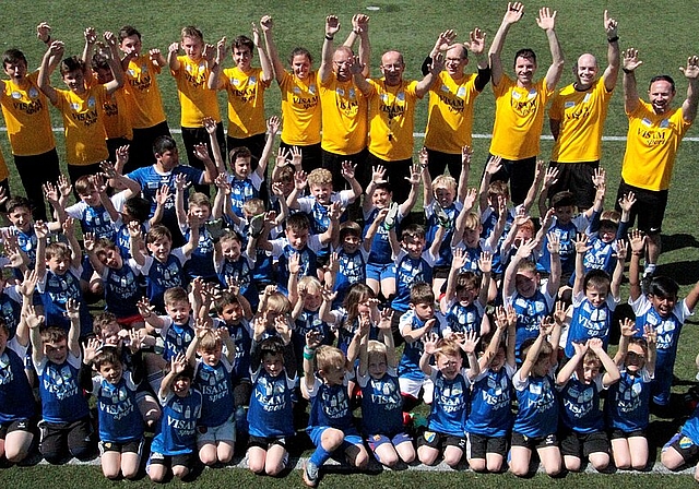 Junior-Coaches, Trainer und 51 Junioren verbrachten vier intensive Tage zusammen. Foto: Markus Hügin
