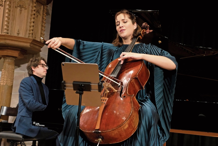 Betörender Celloklang: Lucas Debargue und Camille Thomas (v. l.).Fotos: T. Brunnschweiler Betörender Celloklang: Lucas Debargue und Camille Thomas (v. l.).Fotos: T. Brunnschweiler