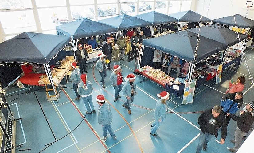 Die Line Dancers aus Bretzwil unterhielten die Weihnachtsmarkt-Besucher/-innen.