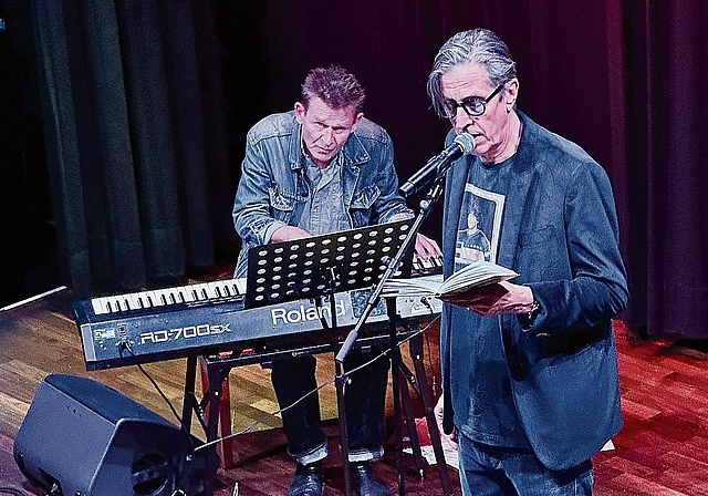 Simon Ho am Keyboard und Pedro Lenz als Vorlesender.Foto: E. Bachmann