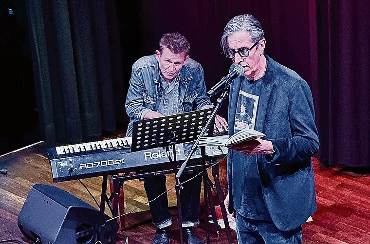 Simon Ho am Keyboard und Pedro Lenz als Vorlesender.Foto: E. Bachmann