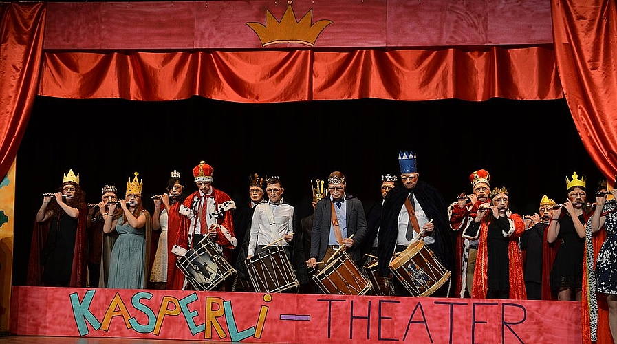 Die HCF bietet einen königlichen Auftakt zum Kasperlitheater. Fotos: Doris Thommen