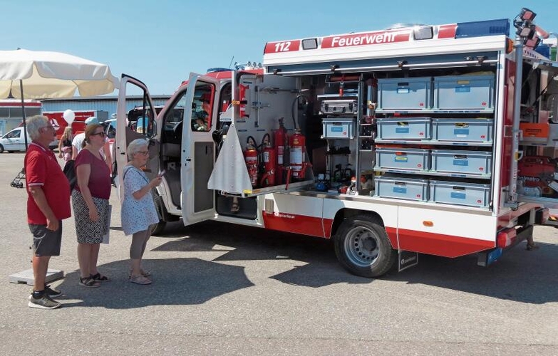 Die modernen Feuerwehrautos stiessen auf grosses Publikumsinteresse. Foto: zVg