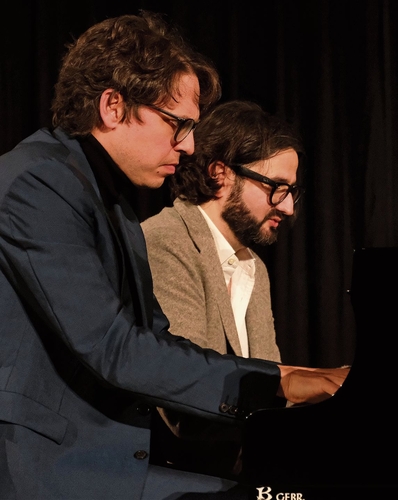 Schubert vierhändig vom Feinsten: Lucas Debargue und Julien Brocal (v. l.).  Schubert vierhändig vom Feinsten: Lucas Debargue und Julien Brocal (v. l.).