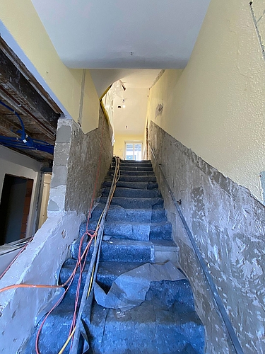 Auch das Treppenhaus ist eine «echte» Baustelle.  