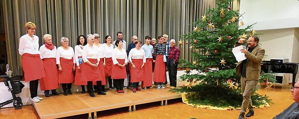 Pfr. Eric Hub dankt den 18 Mitwirkenden, dem Helferkreis und weiteren Mithelfenden, die diese Feier ermöglichten.