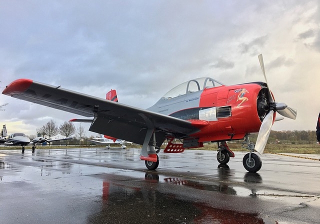 Die North American T-28-Trojan auf dem Vorfeld des Flughafens. Fotos: W. Wenger