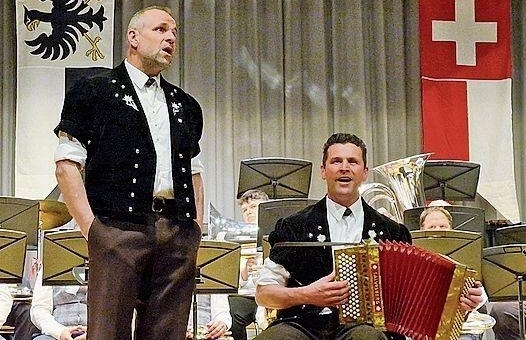 Eine Überraschung: der Auftritt von Stefan und Daniel Eschbach aus Diegten.